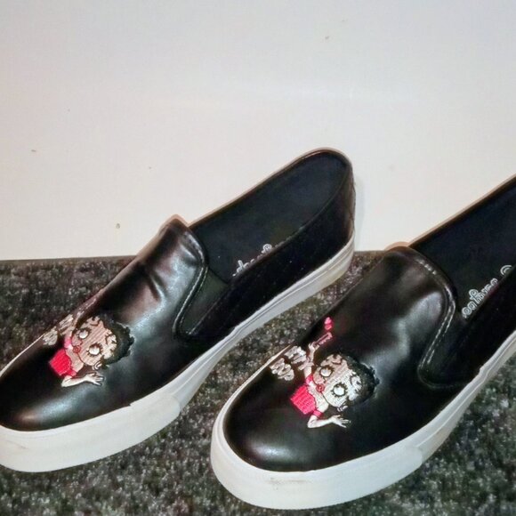 BETTY BOOP BLACK AND PINK SLIP-ON WOMENS SIZE 10" TENNIS SHOES - Picture 1 of 7